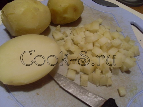 салат оливье - порезать картофель