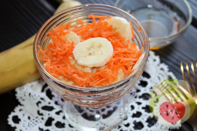 Салат с морковью и бананом