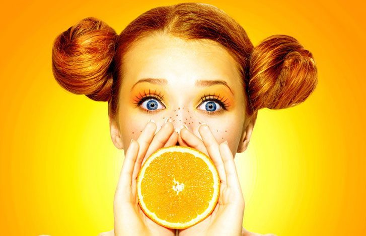 Девушка с апельсином
