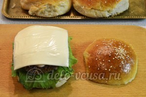 Домашний чизбургер: Добавить ломтик сыра