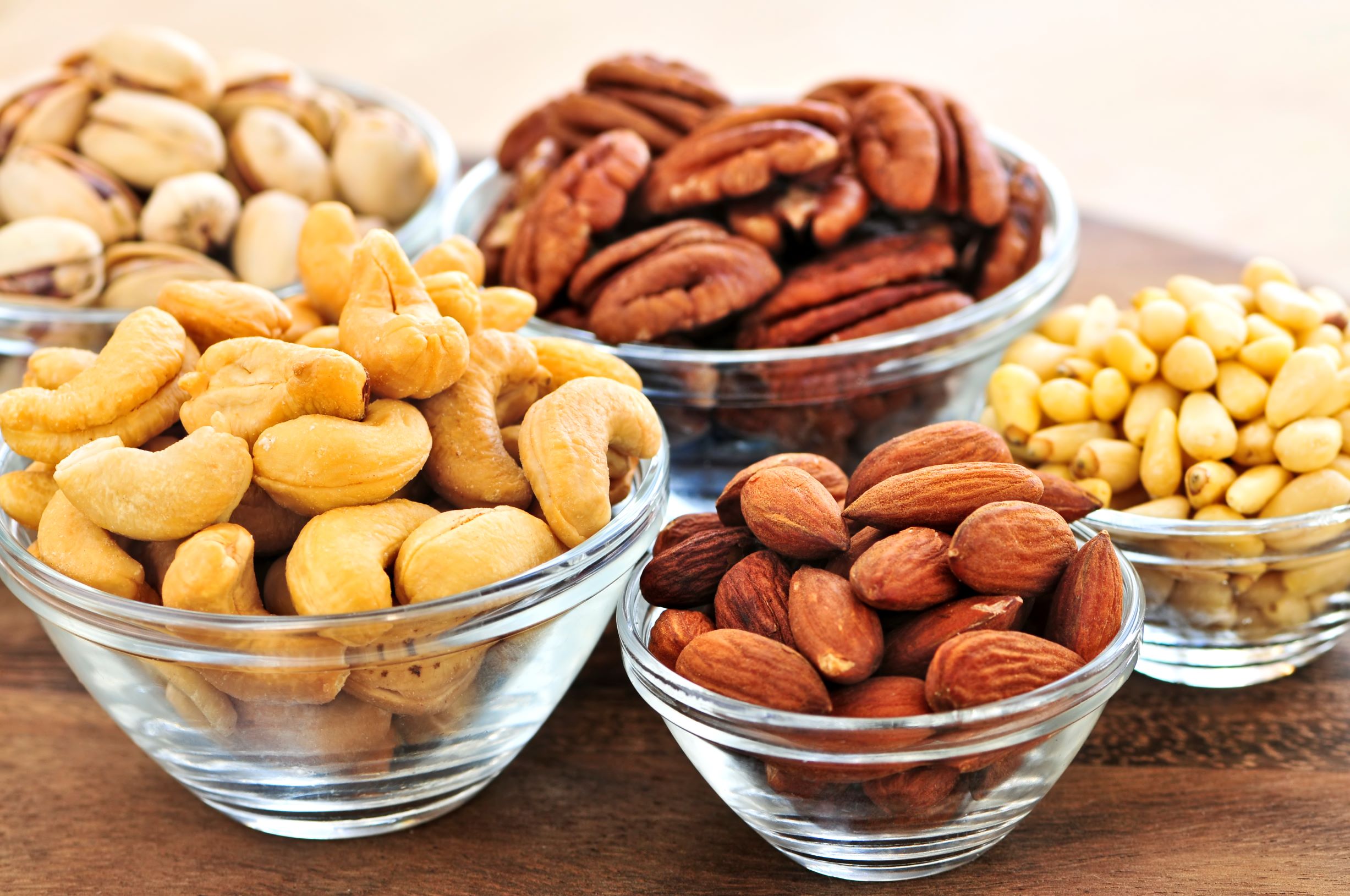 Орехи и семена содержат магний, который предотвращает появление камней в почках.