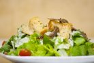 Легкий салат "Цезарь" с анчоусами