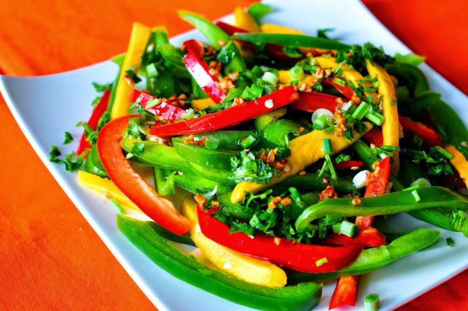 Sweet pepper and cucumber vitamin salad