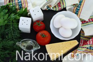 Яичница с помидорами и сыром