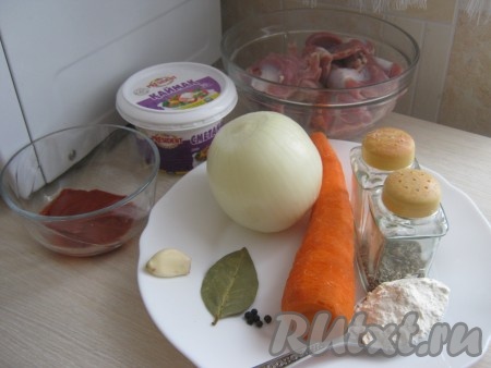 Ингредиенты для приготовления куриных желудков в соусе