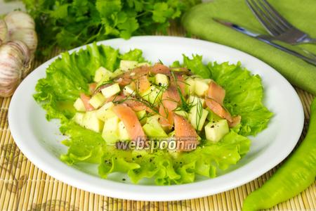 Фото рецепта Салат с авокадо и красной рыбой