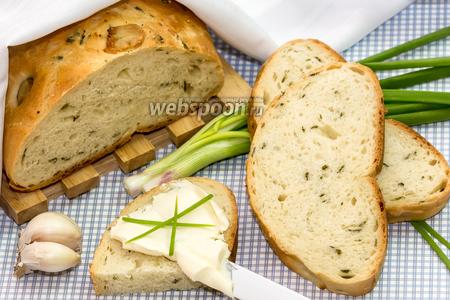 Фото рецепта Хлеб с запечённым чесноком и зелёным луком