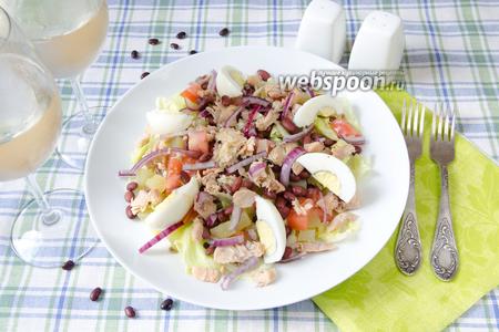 Фото рецепта Салат с красной фасолью и горбушей