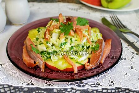 Фото рецепта Салат из капусты и копчёной горбуши