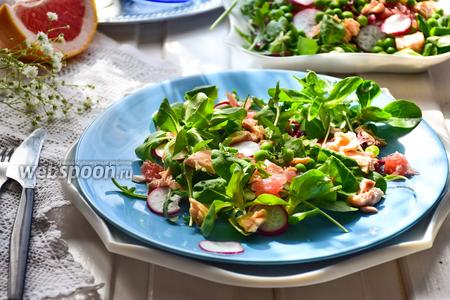 Фото рецепта Салат из красной рыбы и зелёного горошка