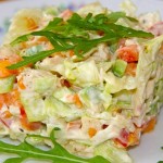 ПП салат с курицей авокадо и овощами