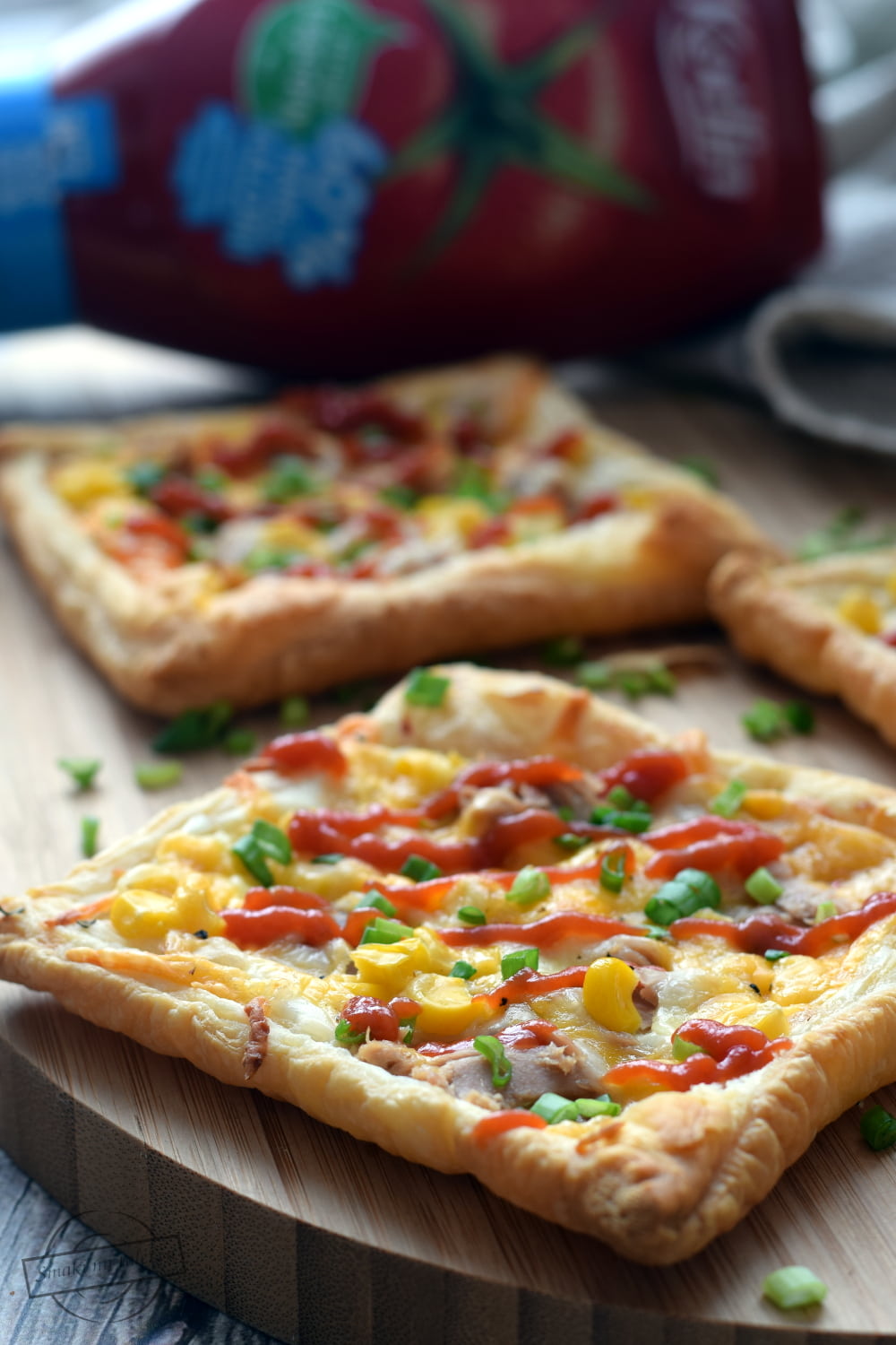 пицца с слоеным тестом в духовке рецепт колбасой и сыром фото 80