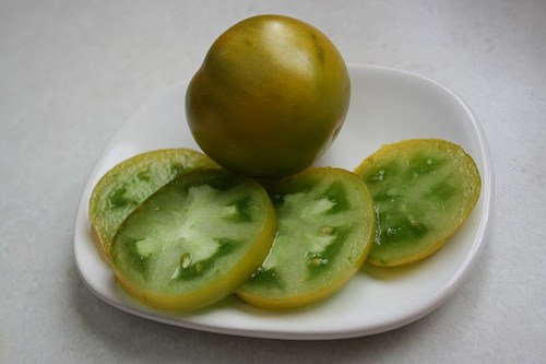 Salad with green tomatoes
