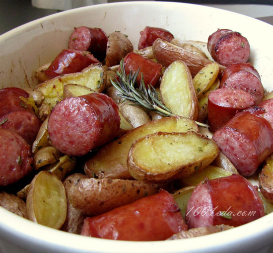 Жареная картошка с луком и копченой колбасой