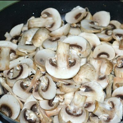 Фото рецепта - Куриный суп-пюре с грибами - шаг 3