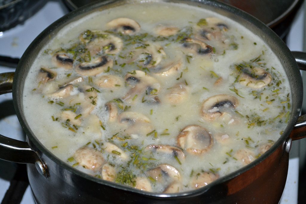 Фото рецепта - Куриный суп-пюре с грибами - шаг 8